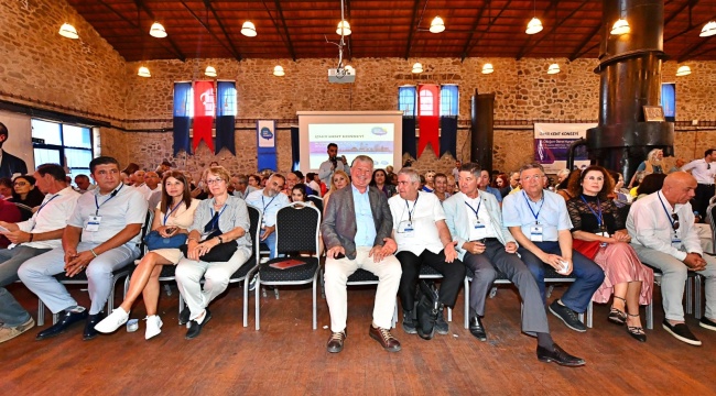 İzmir Kent Konseyi’nin 18. Genel Kurul'u yapıldı Konseyin yapısına cinsiyet eşitliği düzenlemesi