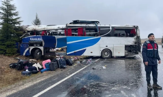 Eskişehir'de yolcu otobüsü devrildi! İlk belirlemelere göre 1 kişi öldü, 30 kişi yaralandı